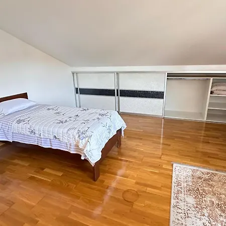 Apartment Airport Low-budget