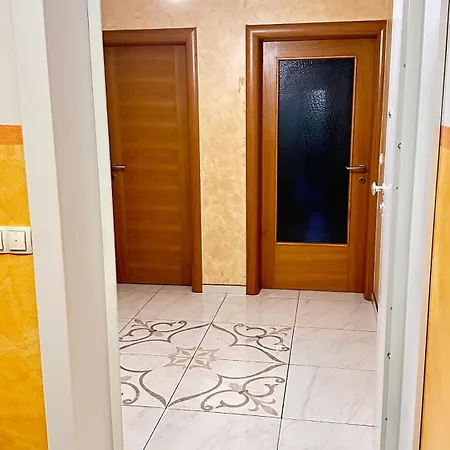 Airport Low-budget Apartman *