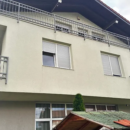 Airport Low-budget Apartment *