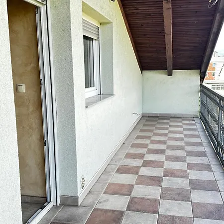 Airport Low-budget Apartment