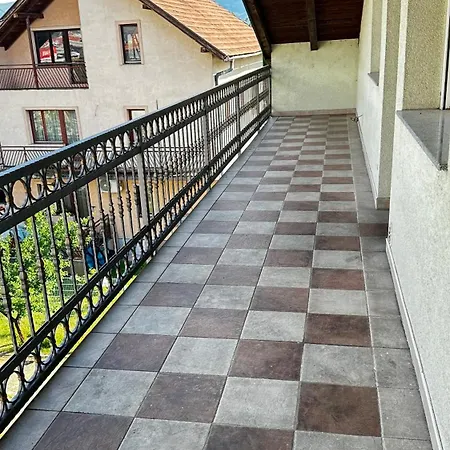 Airport Low-budget Apartman *